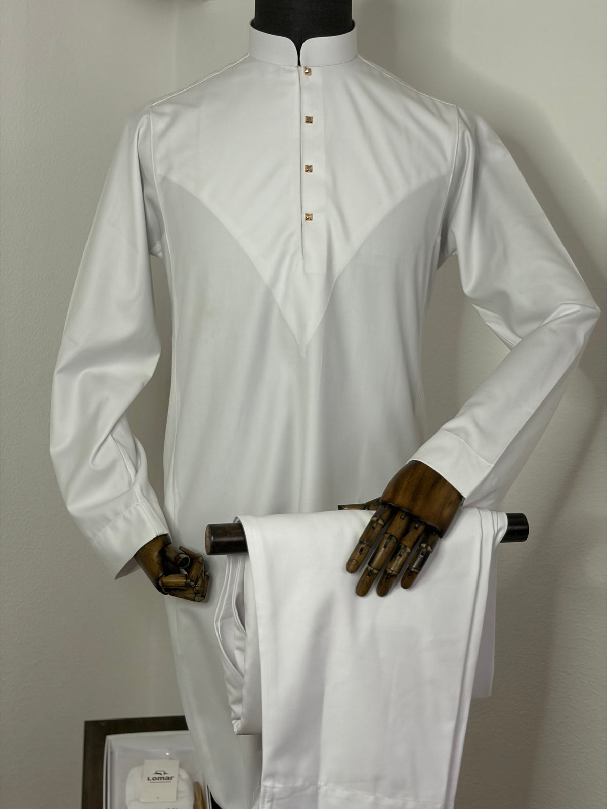 White Emirati LOMAR Thobe